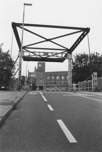 502507 Gezicht op de Jeremiebrug over de Kruisvaart te Utrecht.